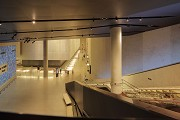 9/11 Museum: Untergeschosstreppe und Ausstellungsbereich