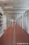 Universitätsbibliothek Marburg: Regalreihen, Bild 2 (Foto: Sowa, Theiss, Schilken, Wagner, Suchfort, von der Heid, Franke)