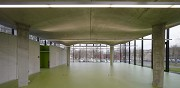 Textilbeton-Pavillon mit Glasfassade: Saal nach Norden, mit Einbauten