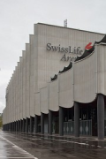Swiss-Life-Arena: Südwestansicht Westfassade