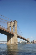 Brooklyn Bridge: Manhattan-view from East River Bikeway