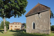 Domaine Montvianeix: western view with chapel, fig. 2