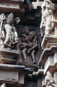 Khajuraho, Kandariya-Mahadeva-Temple: copulating couple (Mithunas)