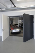 Porsche Center Mannheim: basement exhibition access