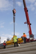 Rhine-boulevard: a vacuum-carrier is lifting the precast-elements 5