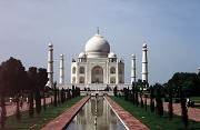 Taj Mahal, Agra: main axis facing grave-mosque