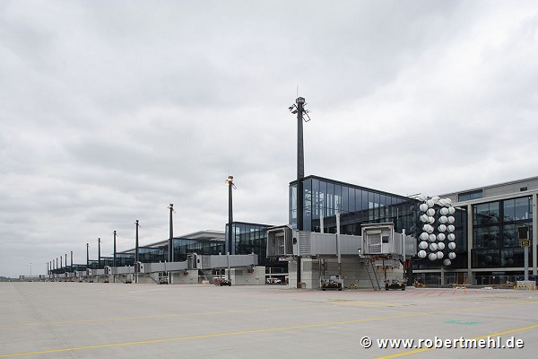 Flughafen BER, Berlin: Gate-Ansicht Flugvorfeld