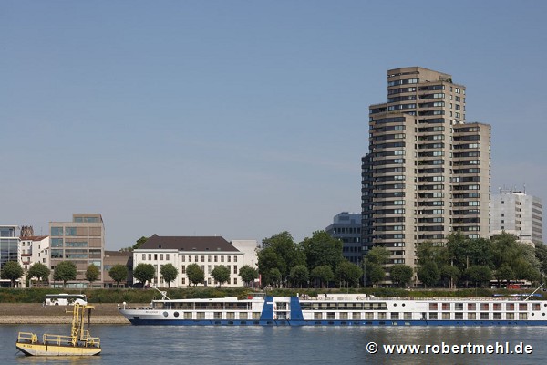 Bank für Sozialwirtschaft: Uferansicht vom Kölner Rheinpark, Bild 1