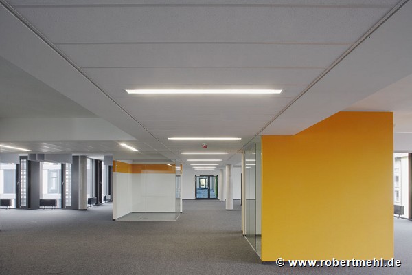 BASF Pfalzgrafenstraße: Großraumbüro mit Single-Work- und Meeting-Cube