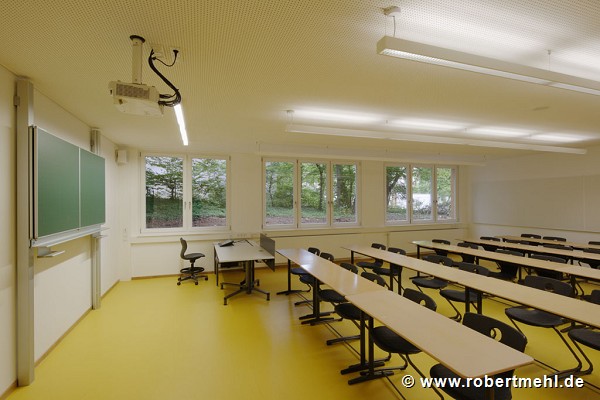 Eberhard-Ludwigs-Gymnasium: Obergeschossklassenzimmer, Bild 1