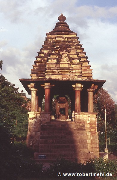 Khajuraho: Kandariya Mahadev Tempel, Ecktempel, Bild 3