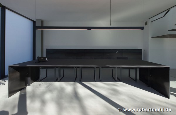 Franz Krüppel GmbH: Besprechungsraum, Stahltisch, ohne Stühle