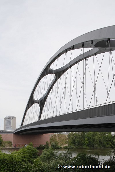 Osthafenbrücke FFM: nördlicher Brückenkopf