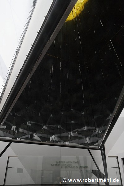 Phänomenta: Der innere Turm ist mit einer Spiegelfolie ausgekleidet und besitzt in seiner Spitze ein LED-Kaleidoskop
