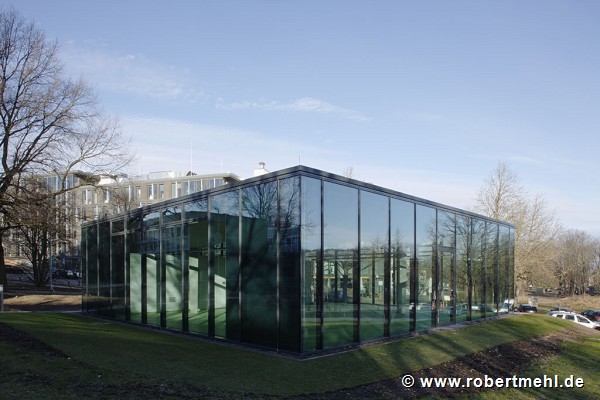 Textilbeton-Pavillon mit Glasfassade: Südostecke