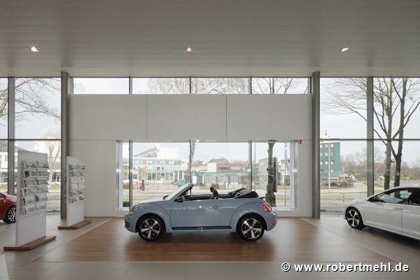 VW-Fleischhauer: Innenansicht Schaufenster 1