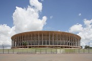 288, bis zu 59 m hohe Rundstützen aus ultrahochfestem Beton verleihen dem Nationalstadion in Brasilia eine tempelartige Anmutung