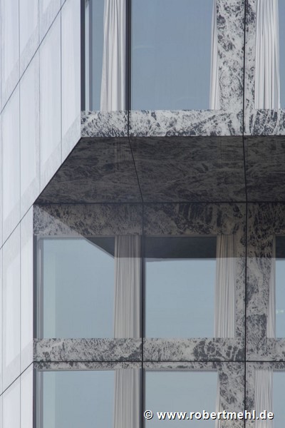 Allianz Suisse Tower - façade ledge 1
