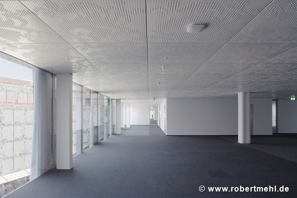 Allianz Suisse Tower - office space outbuilding 1