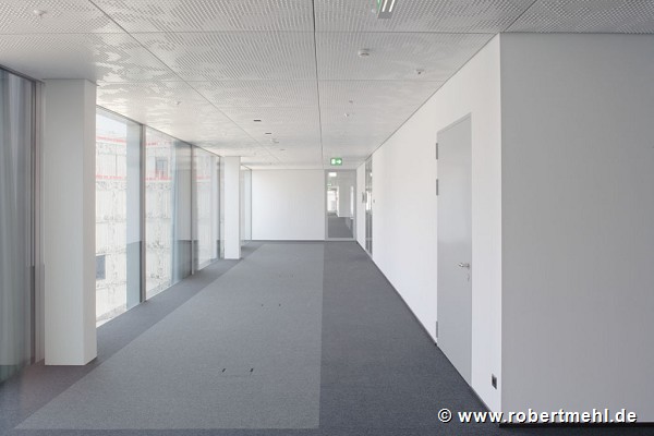 Allianz Suisse Tower - office space outbuilding 2