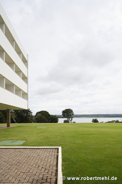 Brasilia-Palace: northern building-ending from East