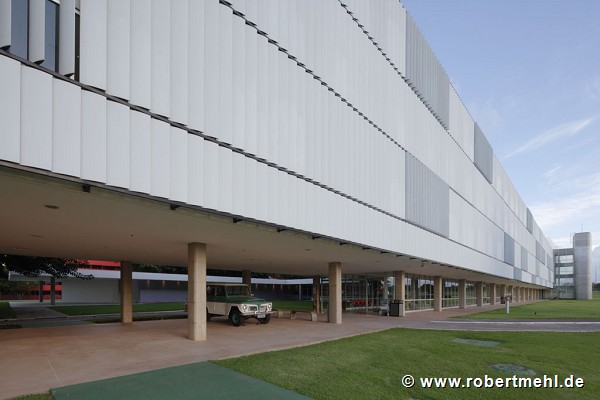 Brasilia-Palace: west-façade, close-up 3