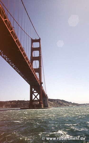 Golden Gate Bridge: bottom-view from north-shore
