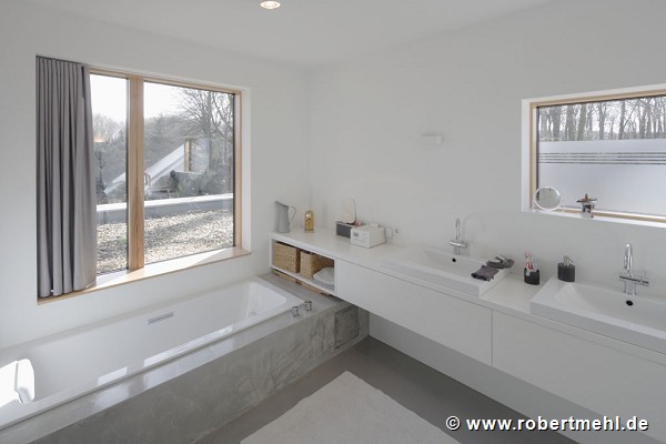 Spelbergs-Busch: bathroom with window-flushed tub