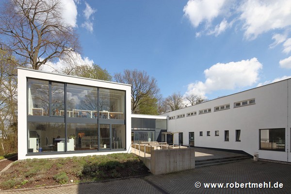 KatHo Aachen: new library, new schoolyard (2012 by Krense Architekten), diagonal view