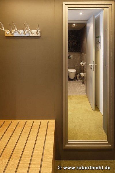 Hunting lodge Kranichstein: room-wardrobe with separate toilette