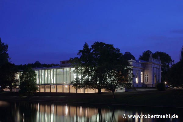 Musée La Boverie: north-eastern view at dusk