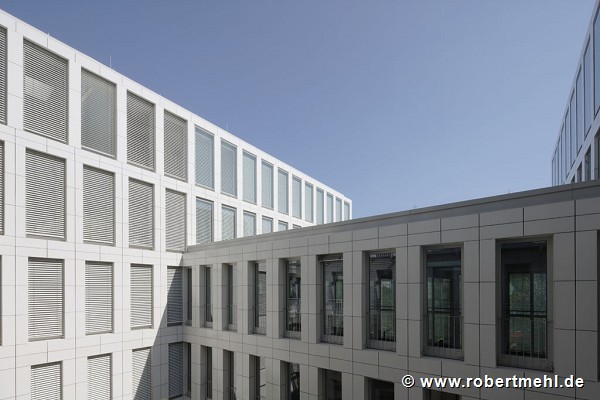 Mittelbayerischer Verlag: courtyard-façade