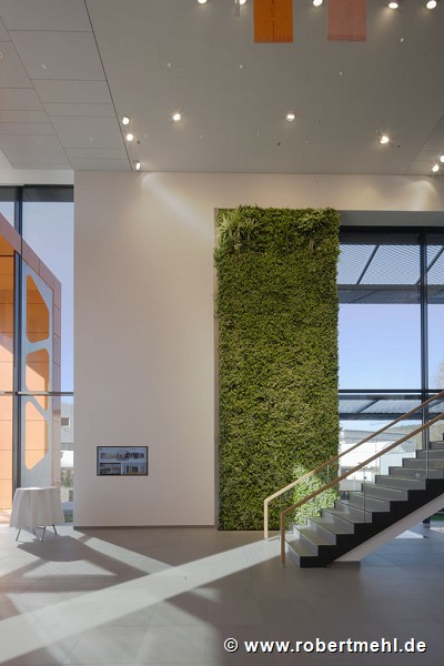 Schlüter-Systems Workbox: "suspended garden" inside entrance-lobby