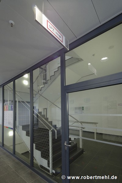 ZOM II: glazed staircase entrance