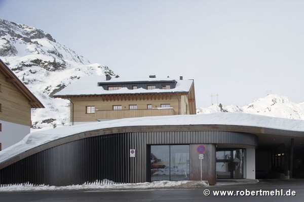 Arlberg1800: The concert hall's entrance is from outside visible, only