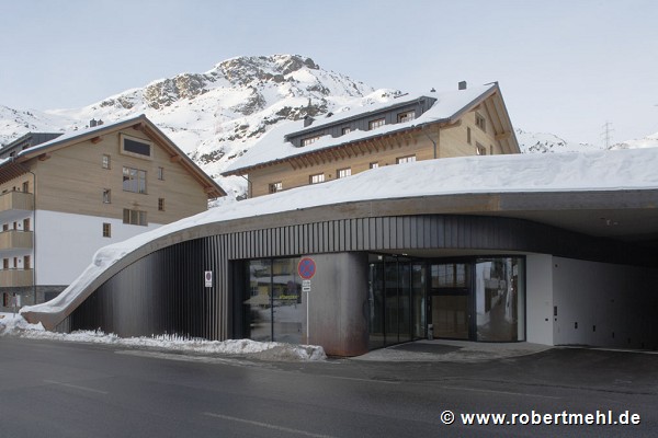 Arlberg1800: From outside the concert-hall appears like a mountain-meadow