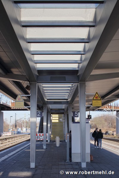 Leverkusen-Opladen railway-station: platform-roof bottom northern day-view