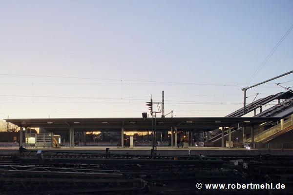 Leverkusen-Opladen railway-station: eastern view at dusk