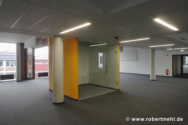 BASF Pfalzgrafenstraße: open-office with yellow single-work-cube 2