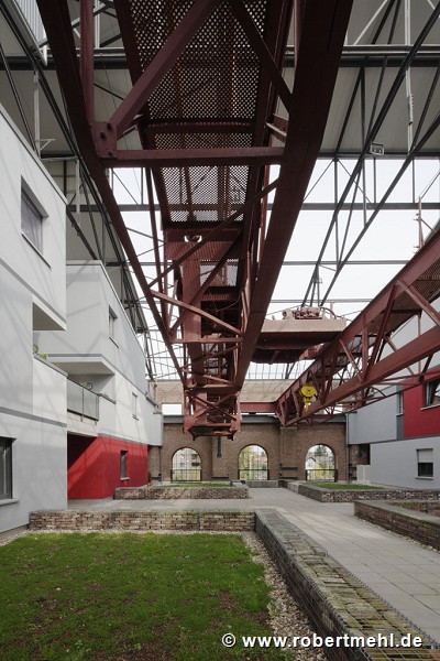 Becker steelworks, hall 18: court & former gantry crane 3