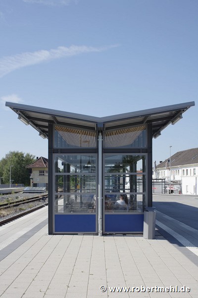 Bedburg Station: southern view shelter track 2