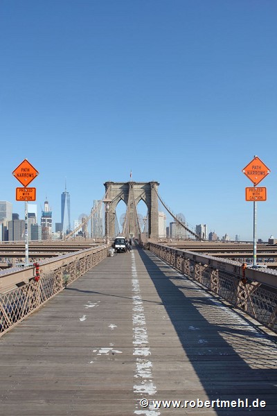Brooklyn Bridge: pedestrian catwalk facing Manhattan, traffic-signs