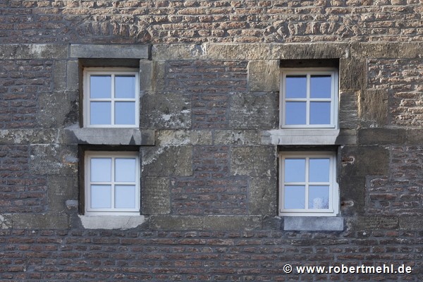 Burtscheid Abbygate: the upper floor windows are to small for rescue