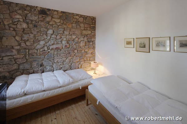 Burtscheid Abbygate: natural-stone wall in 1st floor flat