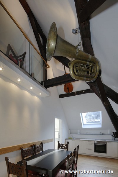 Burtscheid Abbygate: the 3rd floor mezzanine-flat has a musical-instrument decoration