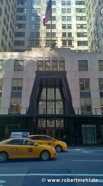 Chrysler Building: outer western entrance