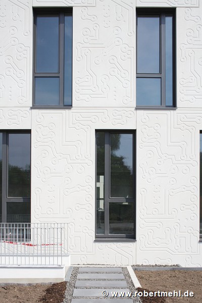 Eastsite Mannheim: Eastside VII - Its façade-texture reminds to conducting paths