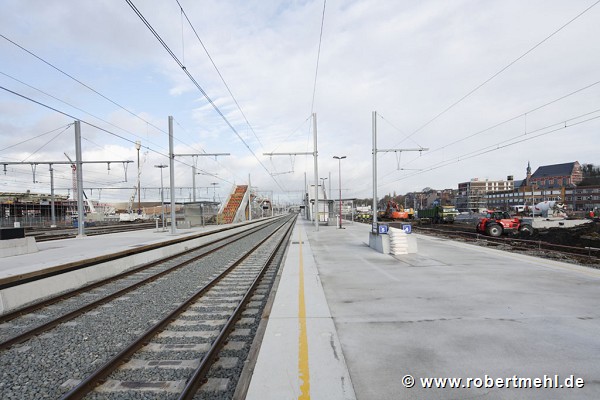 Eurogare Mons "total view in future": On left site the station's backsite, in the middle the plattform-ramps and on right site the main-entrance (1)