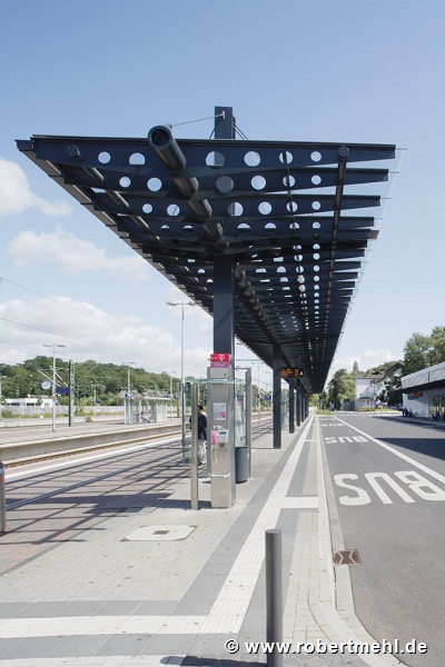 Horrem Station: platform 1 and bus lane 2