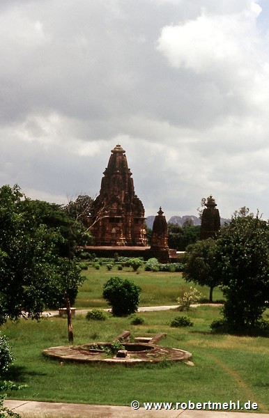 Khajuraho: Kandariya Mahadev Temple, view from main-road